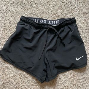 Women’s Nike lined running shorts. Size Small